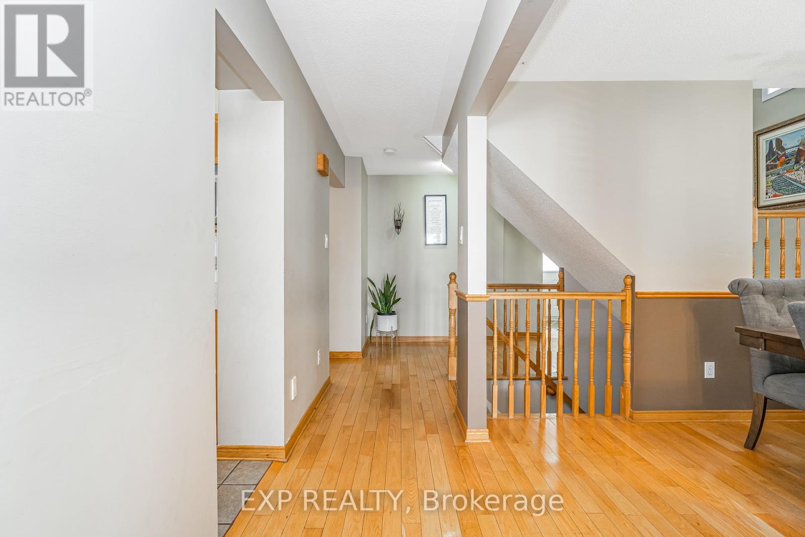Photo 9 of 2103 Gardenway Drive, Ottawa ON