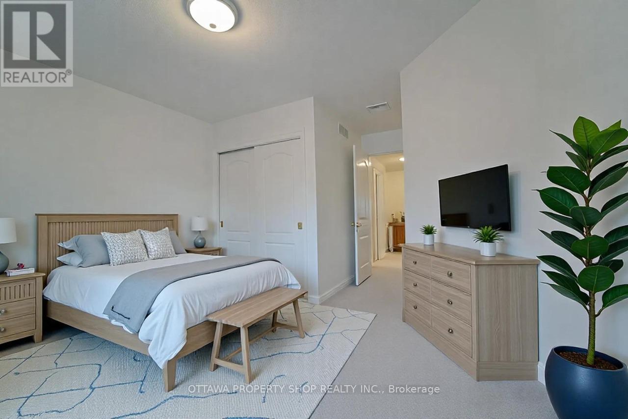 Photo 9 of 37 Cresthaven Drive, Ottawa ON