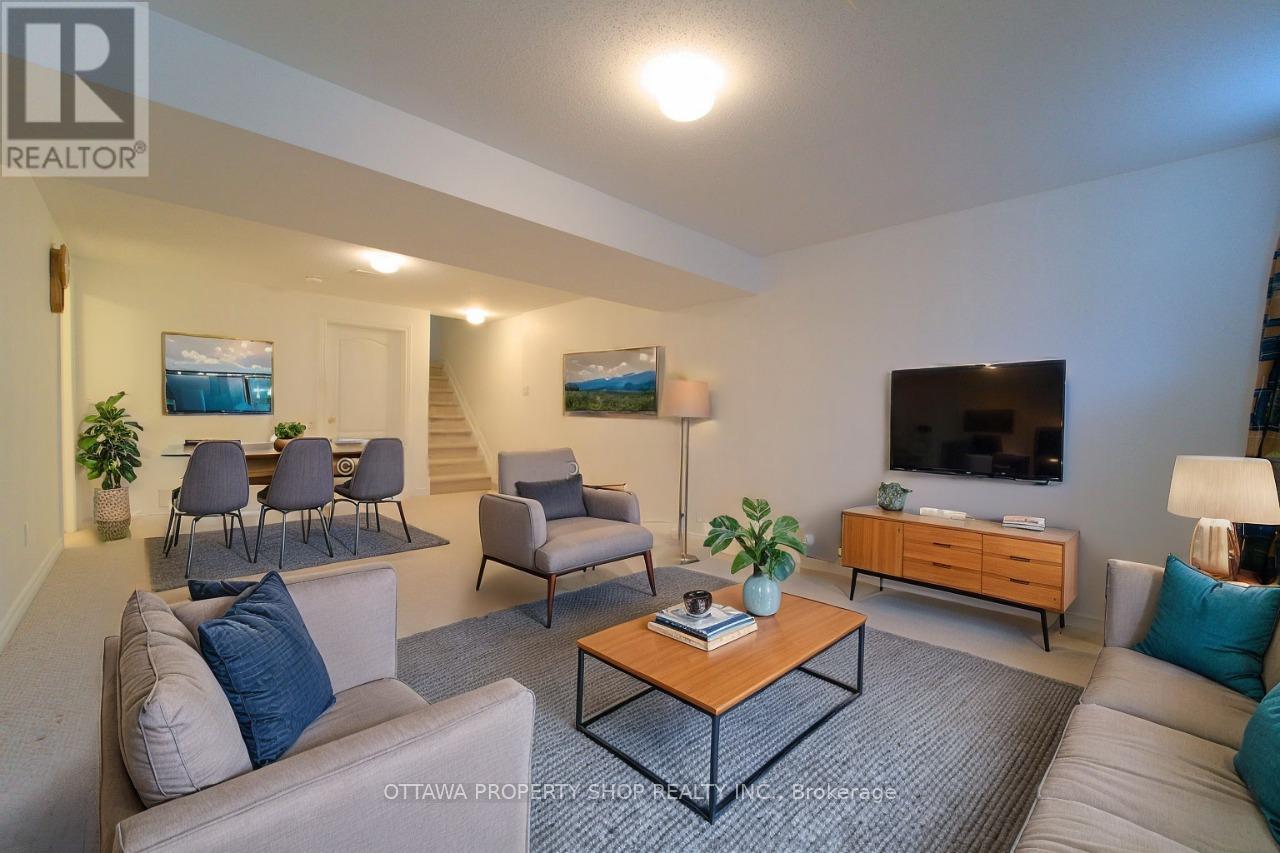 Photo 4 of 37 Cresthaven Drive, Ottawa ON