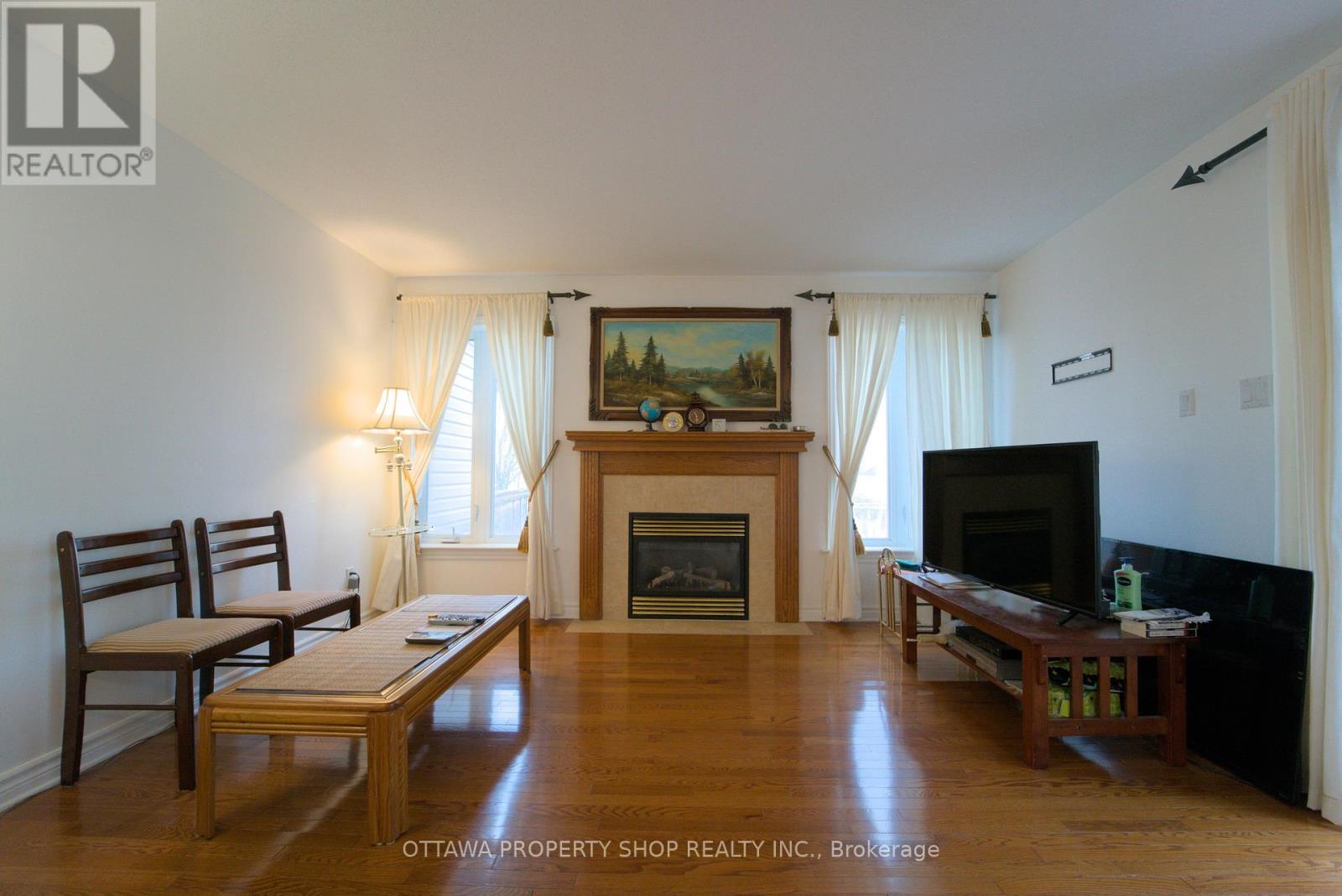 Photo 8 of 37 Cresthaven Drive, Ottawa ON