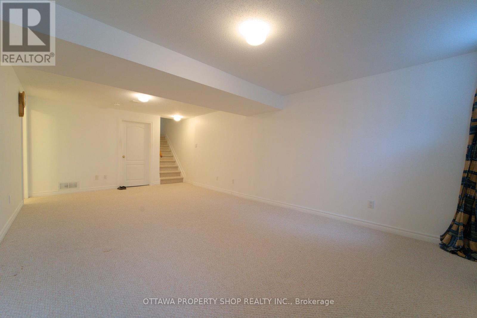 Photo 3 of 37 Cresthaven Drive, Ottawa ON