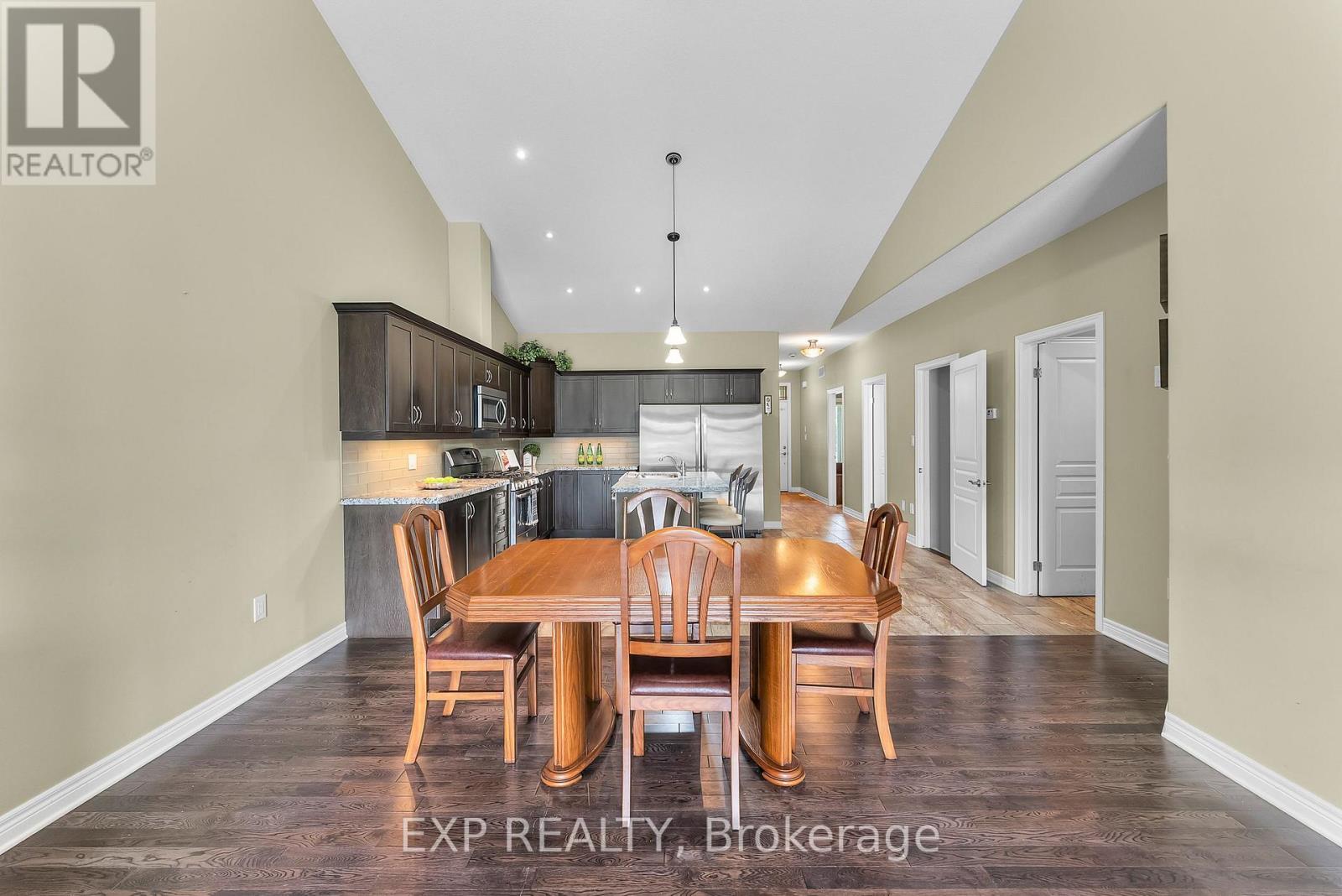 Photo 11 of 4 5490 Prince Edward Avenue, Niagara Falls ON