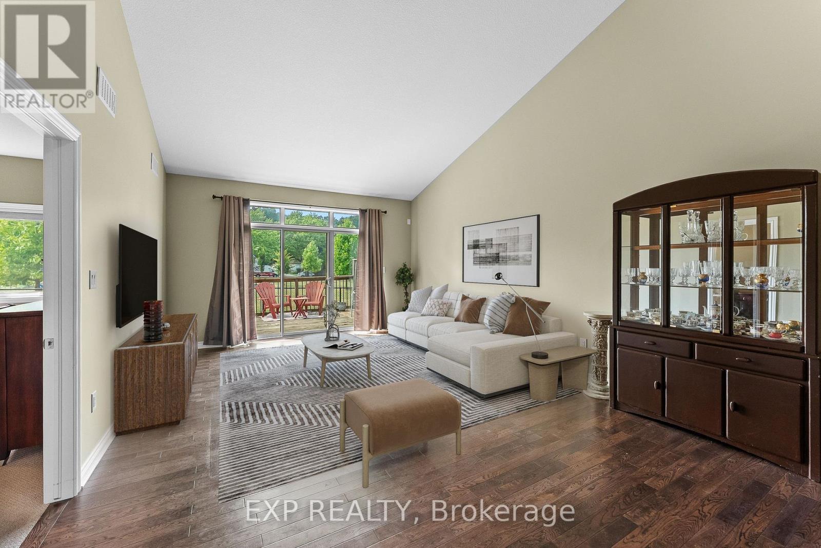Photo 13 of 4 5490 Prince Edward Avenue, Niagara Falls ON