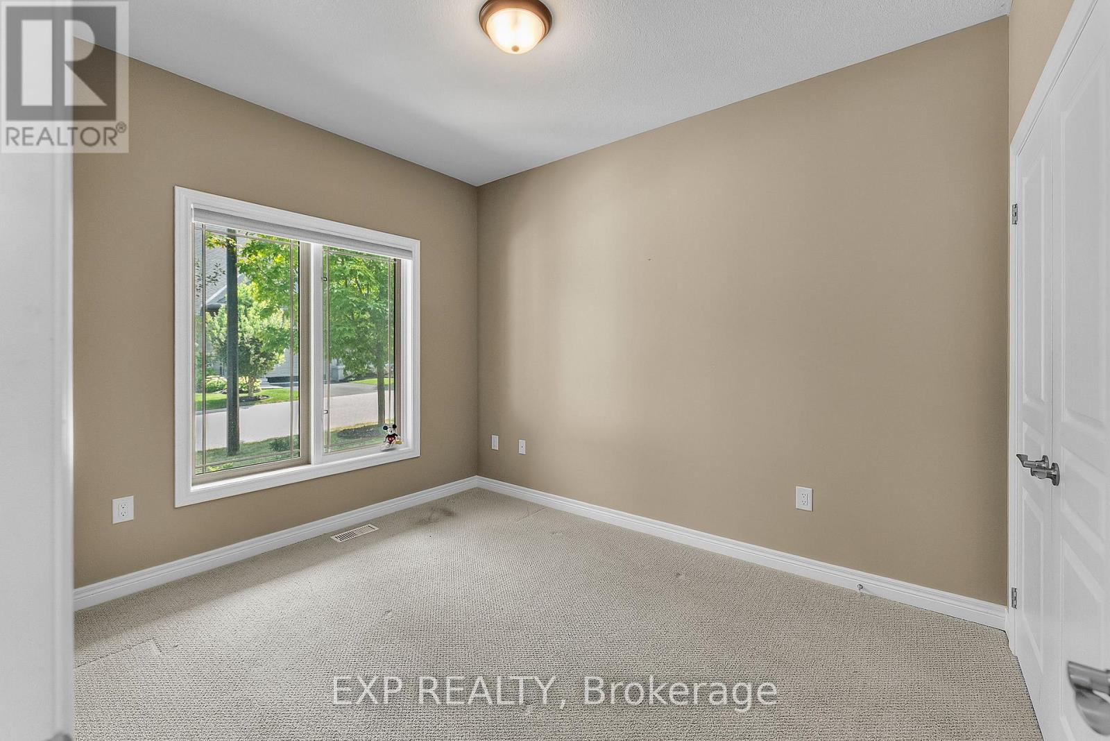 Photo 16 of 4 5490 Prince Edward Avenue, Niagara Falls ON