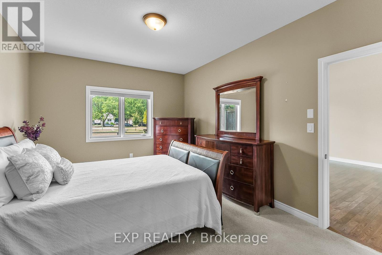 Photo 19 of 4 5490 Prince Edward Avenue, Niagara Falls ON