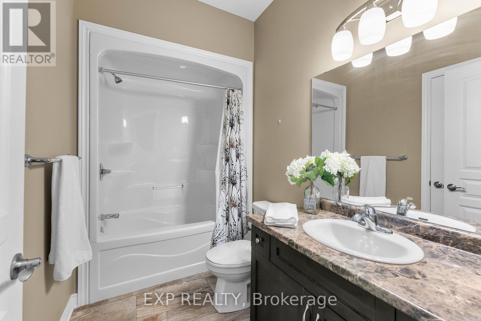 Photo 20 of 4 5490 Prince Edward Avenue, Niagara Falls ON