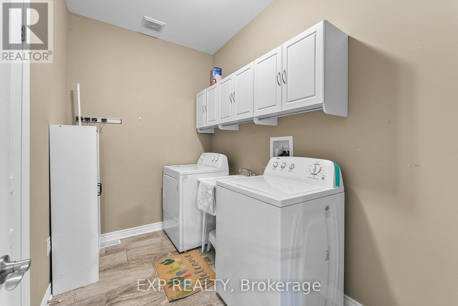 Photo 22 of 4 5490 Prince Edward Avenue, Niagara Falls ON