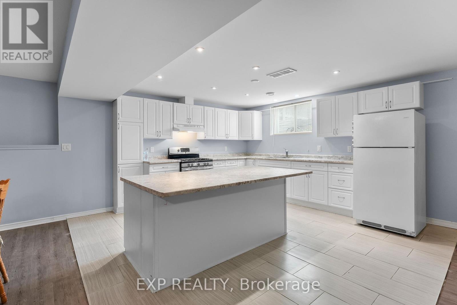Photo 26 of 4 5490 Prince Edward Avenue, Niagara Falls ON