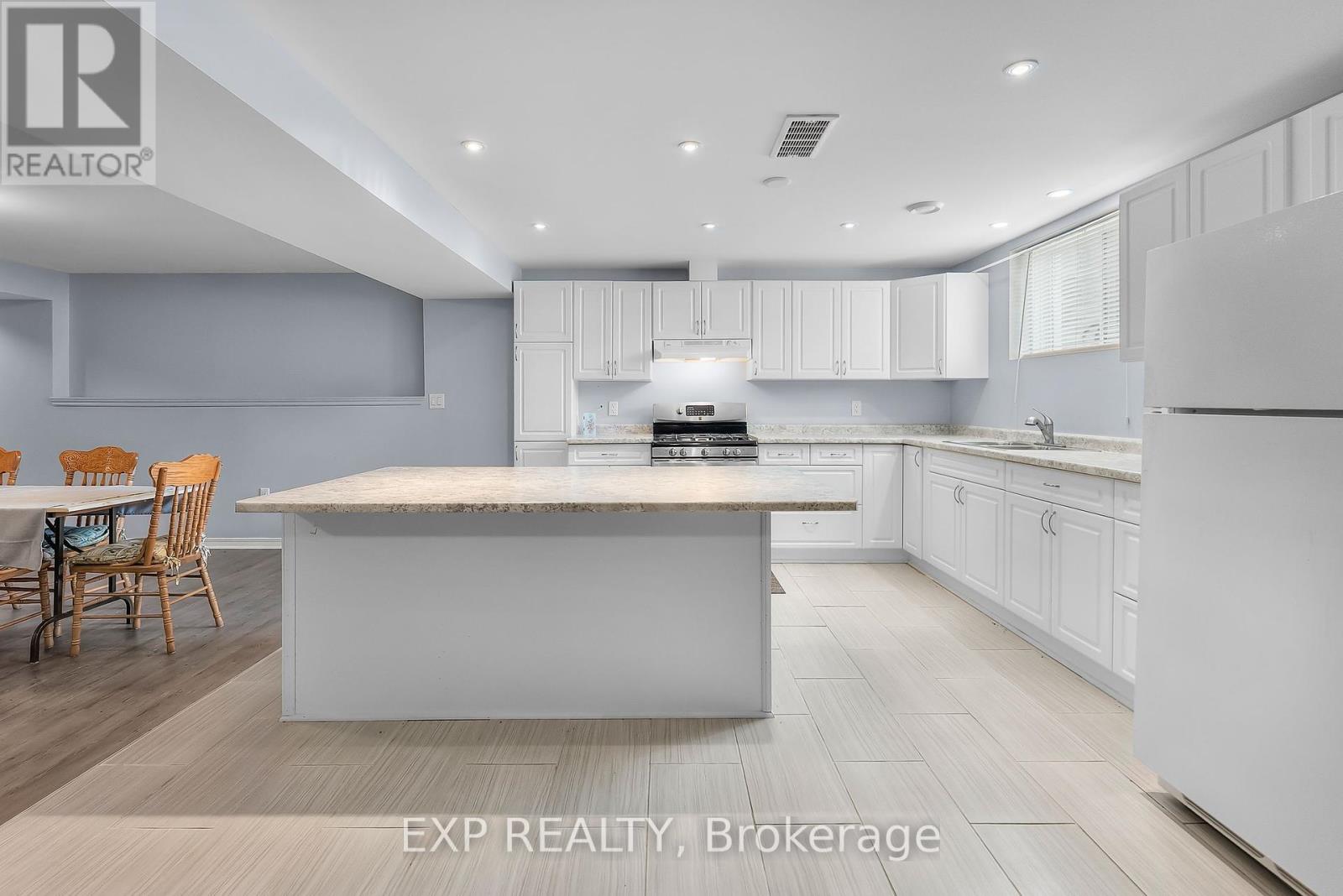 Photo 27 of 4 5490 Prince Edward Avenue, Niagara Falls ON