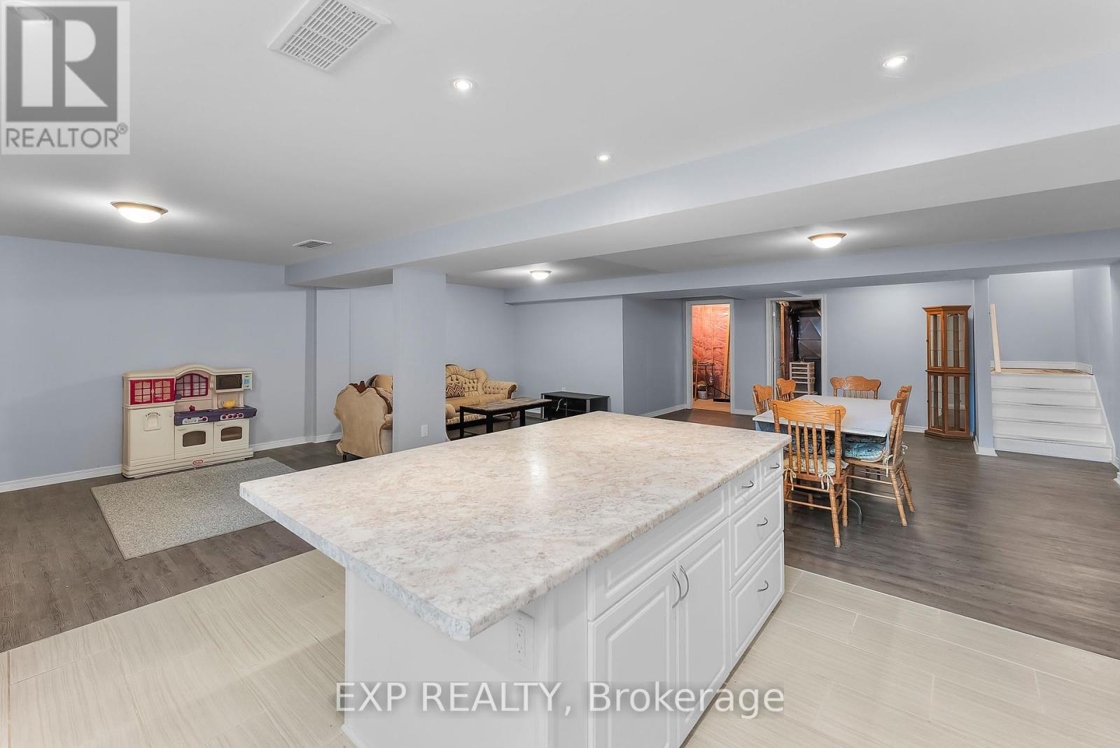 Photo 28 of 4 5490 Prince Edward Avenue, Niagara Falls ON