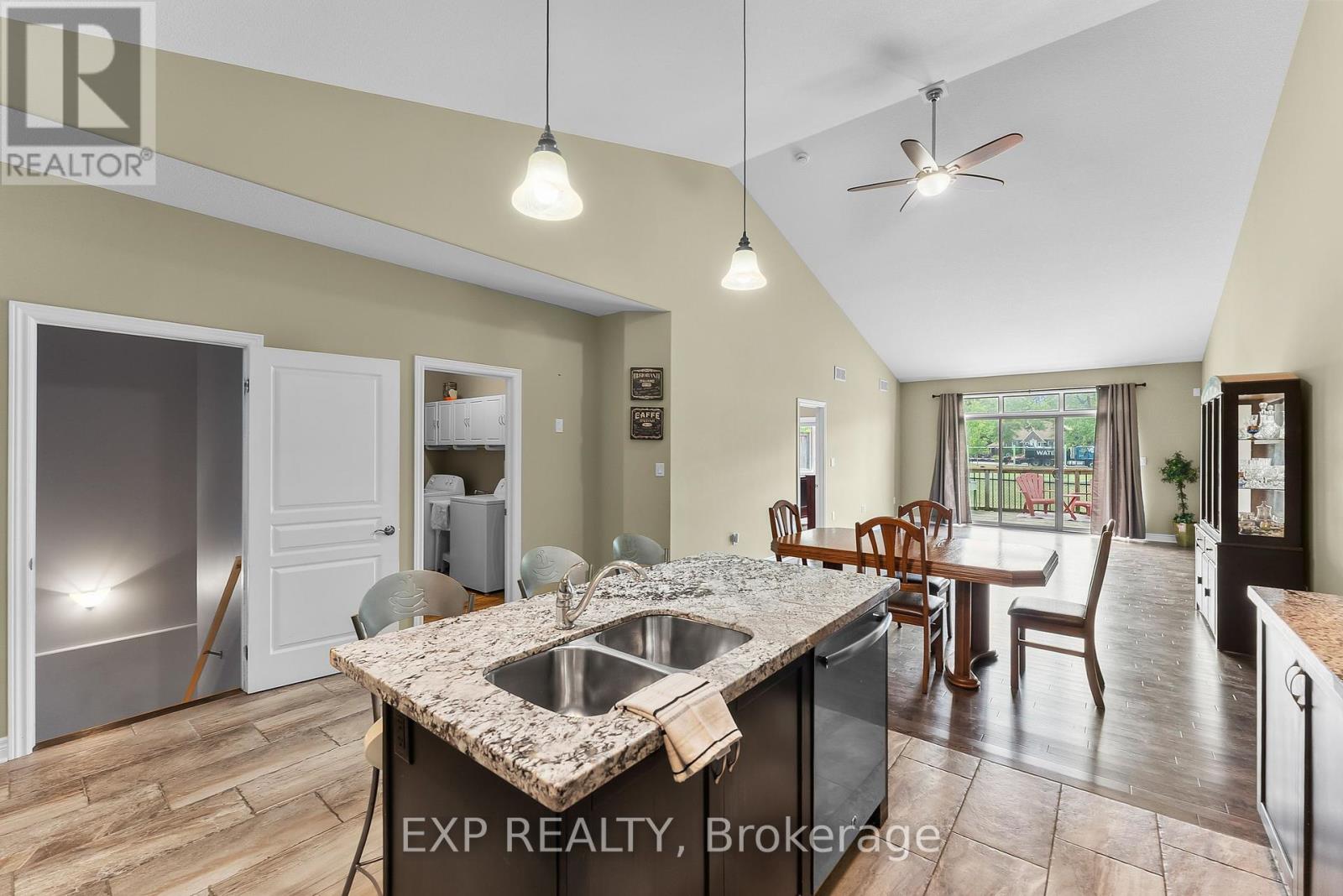 Photo 7 of 4 5490 Prince Edward Avenue, Niagara Falls ON