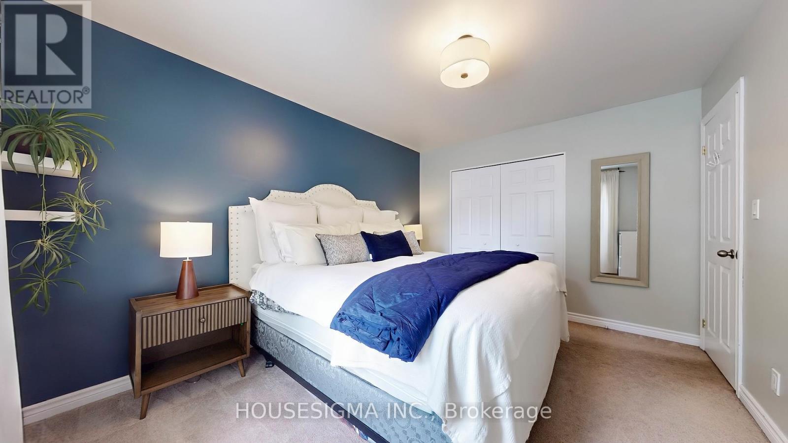 Photo 4 of 641 Glen Moor Crescent, Burlington ON