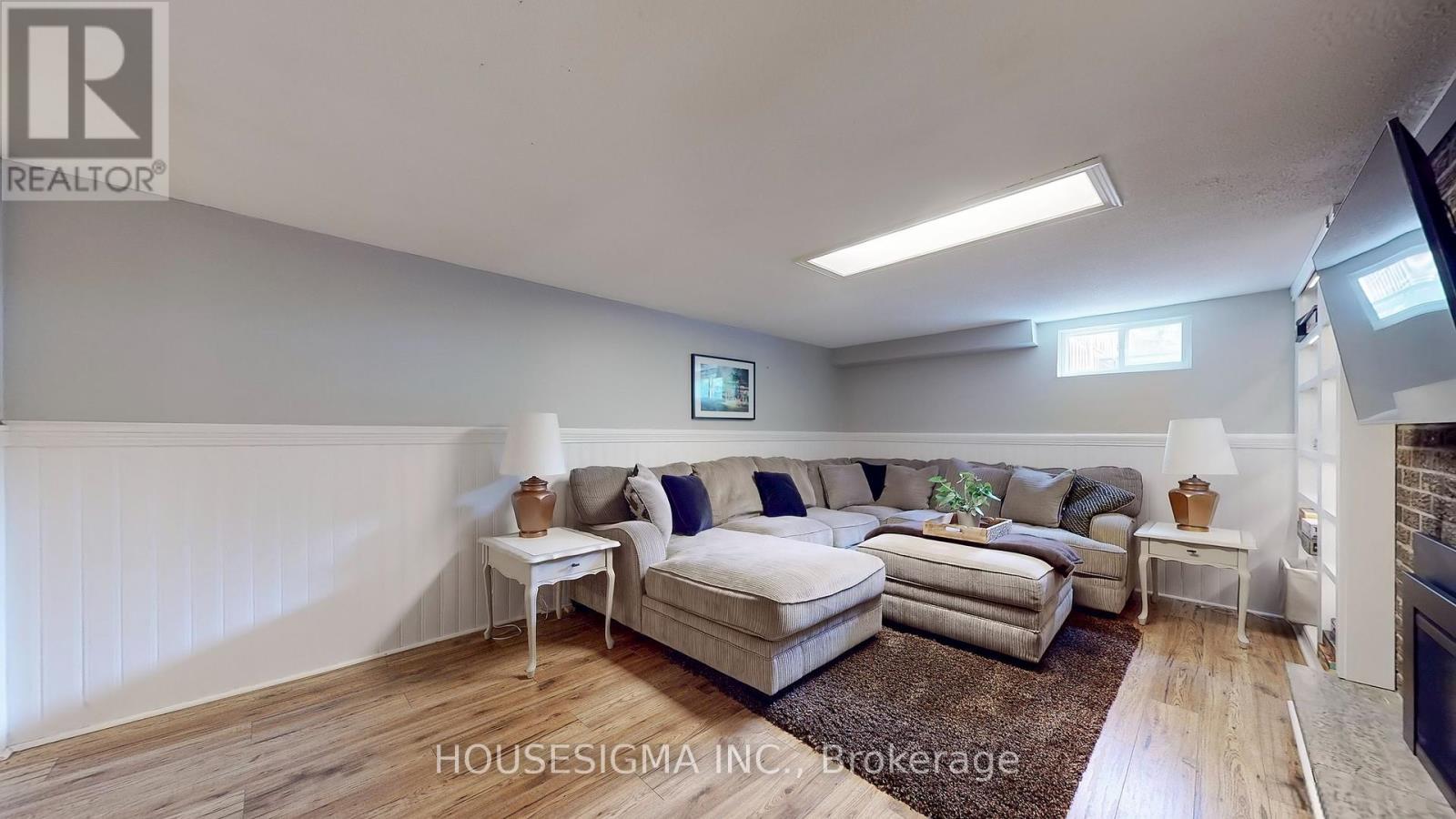 Photo 24 of 641 Glen Moor Crescent, Burlington ON