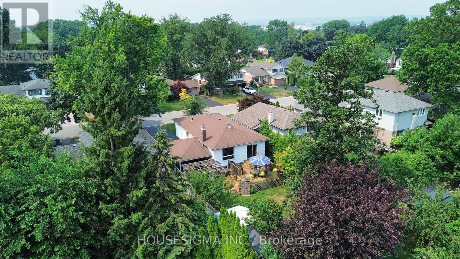 Photo 34 of 641 Glen Moor Crescent, Burlington ON