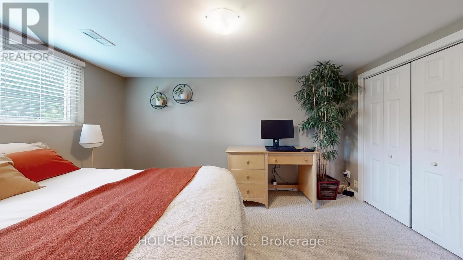 Photo 35 of 641 Glen Moor Crescent, Burlington ON