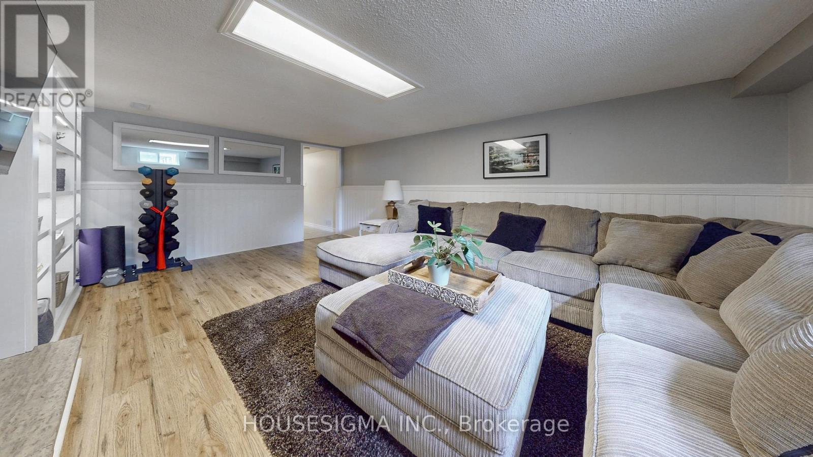 Photo 32 of 641 Glen Moor Crescent, Burlington ON