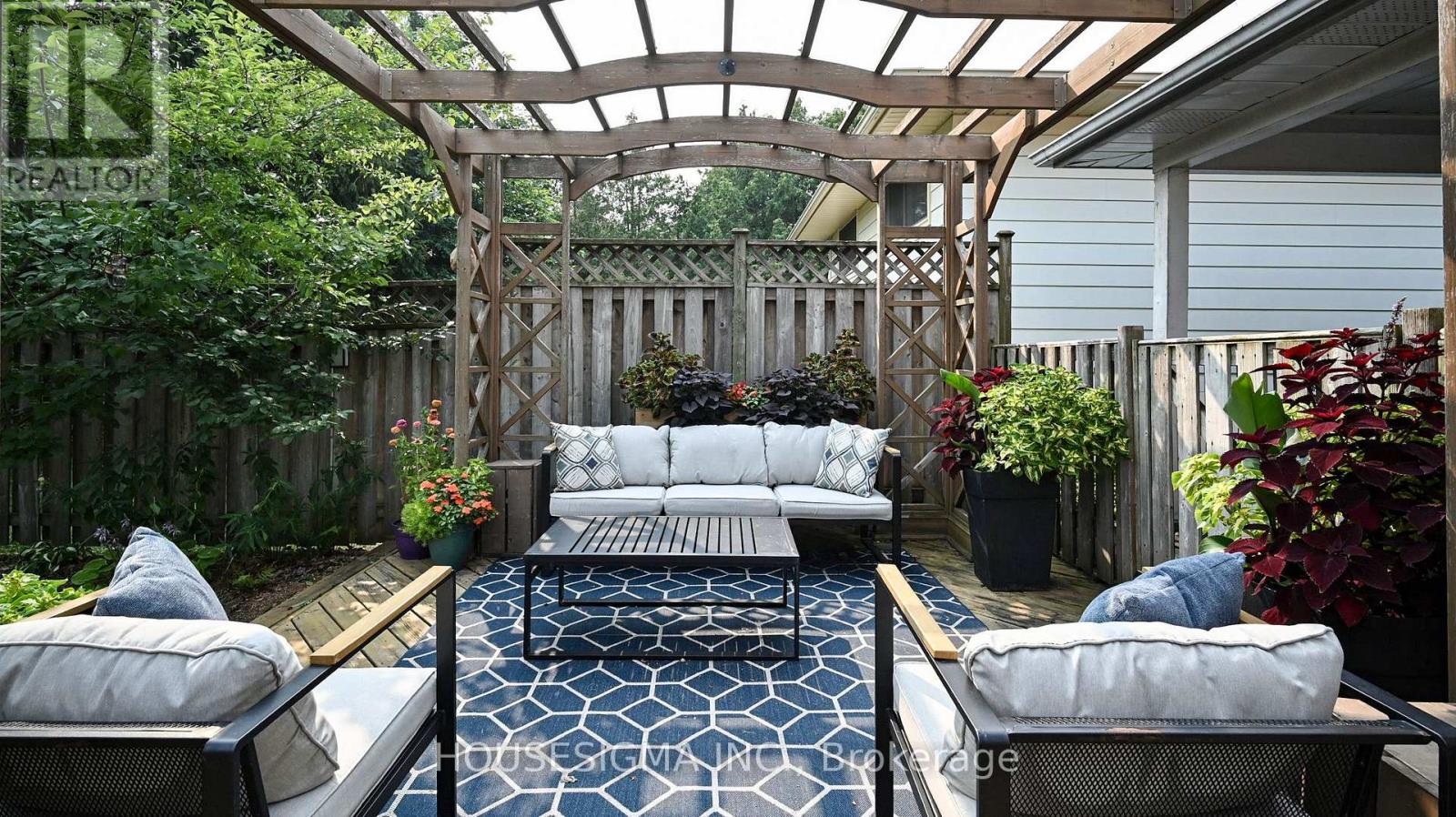 Photo 18 of 641 Glen Moor Crescent, Burlington ON