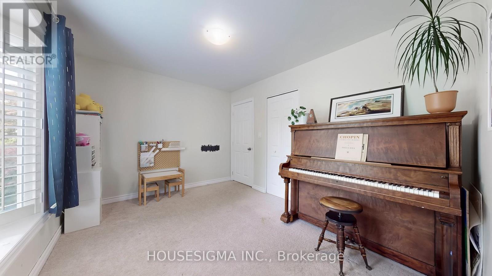 Photo 31 of 641 Glen Moor Crescent, Burlington ON