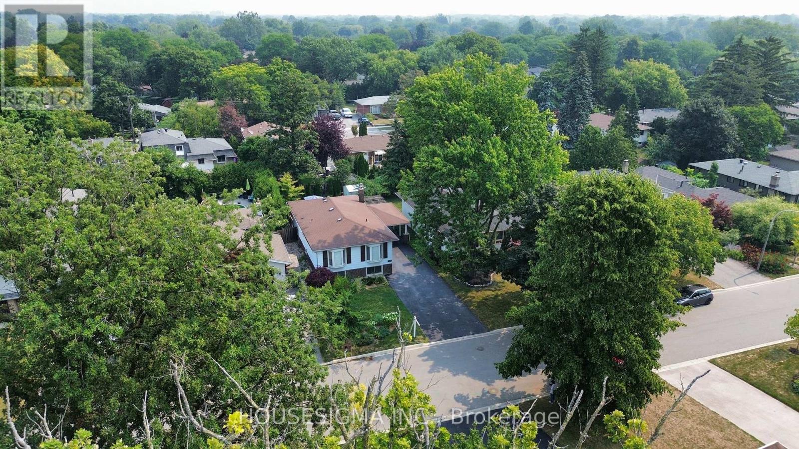 Photo 37 of 641 Glen Moor Crescent, Burlington ON