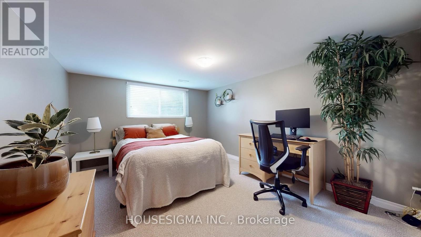 Photo 10 of 641 Glen Moor Crescent, Burlington ON