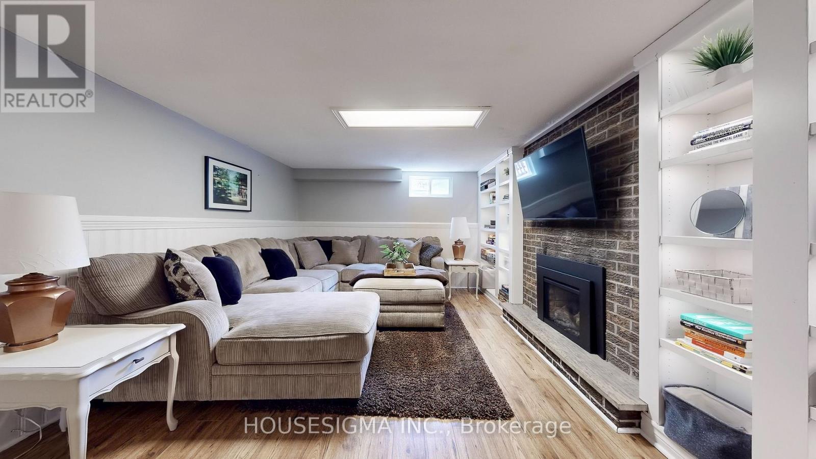 Photo 14 of 641 Glen Moor Crescent, Burlington ON