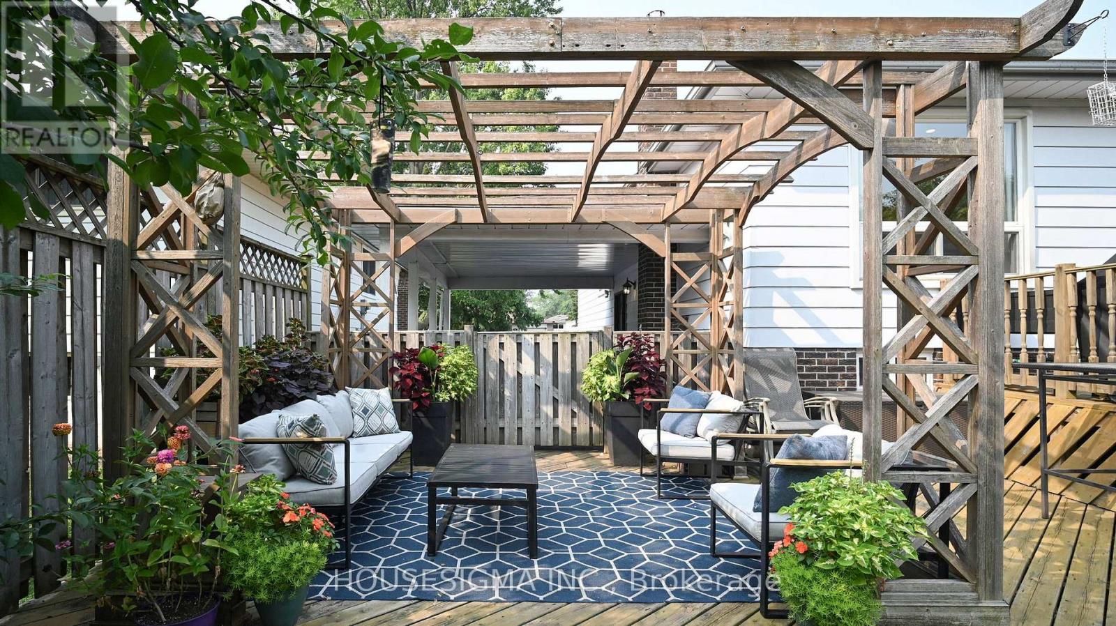 Photo 29 of 641 Glen Moor Crescent, Burlington ON
