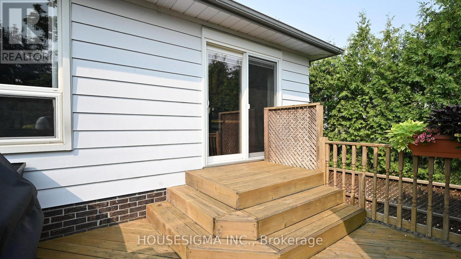 Photo 15 of 641 Glen Moor Crescent, Burlington ON