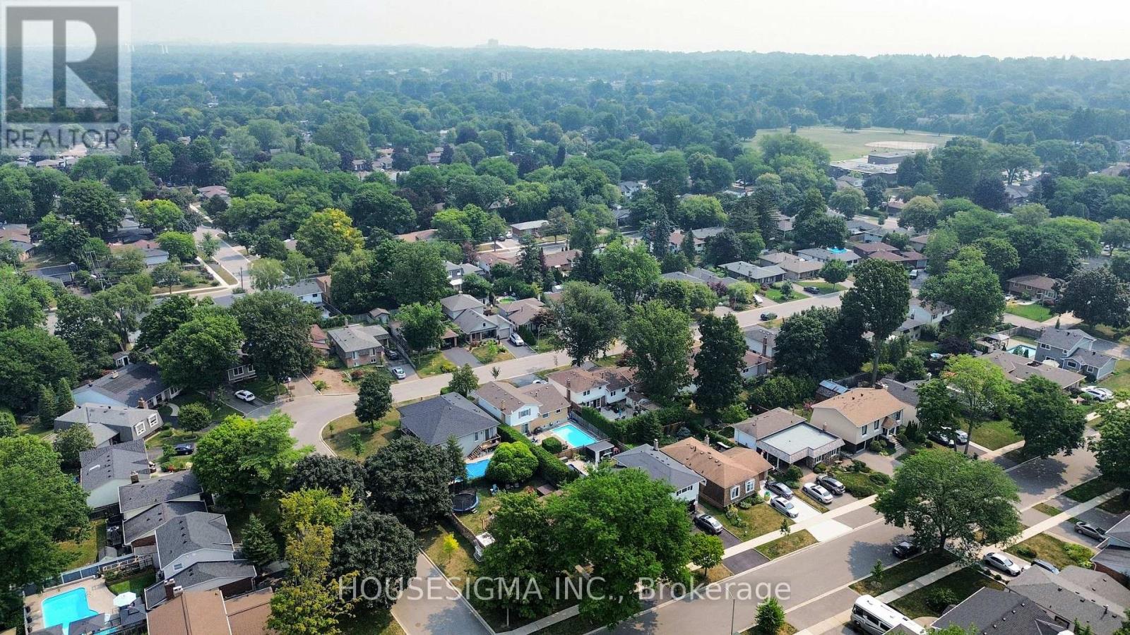 Photo 12 of 641 Glen Moor Crescent, Burlington ON