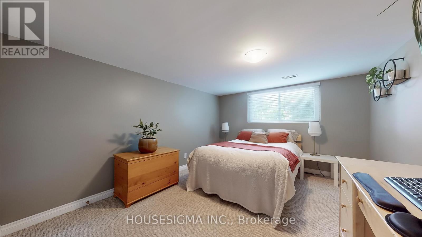 Photo 25 of 641 Glen Moor Crescent, Burlington ON
