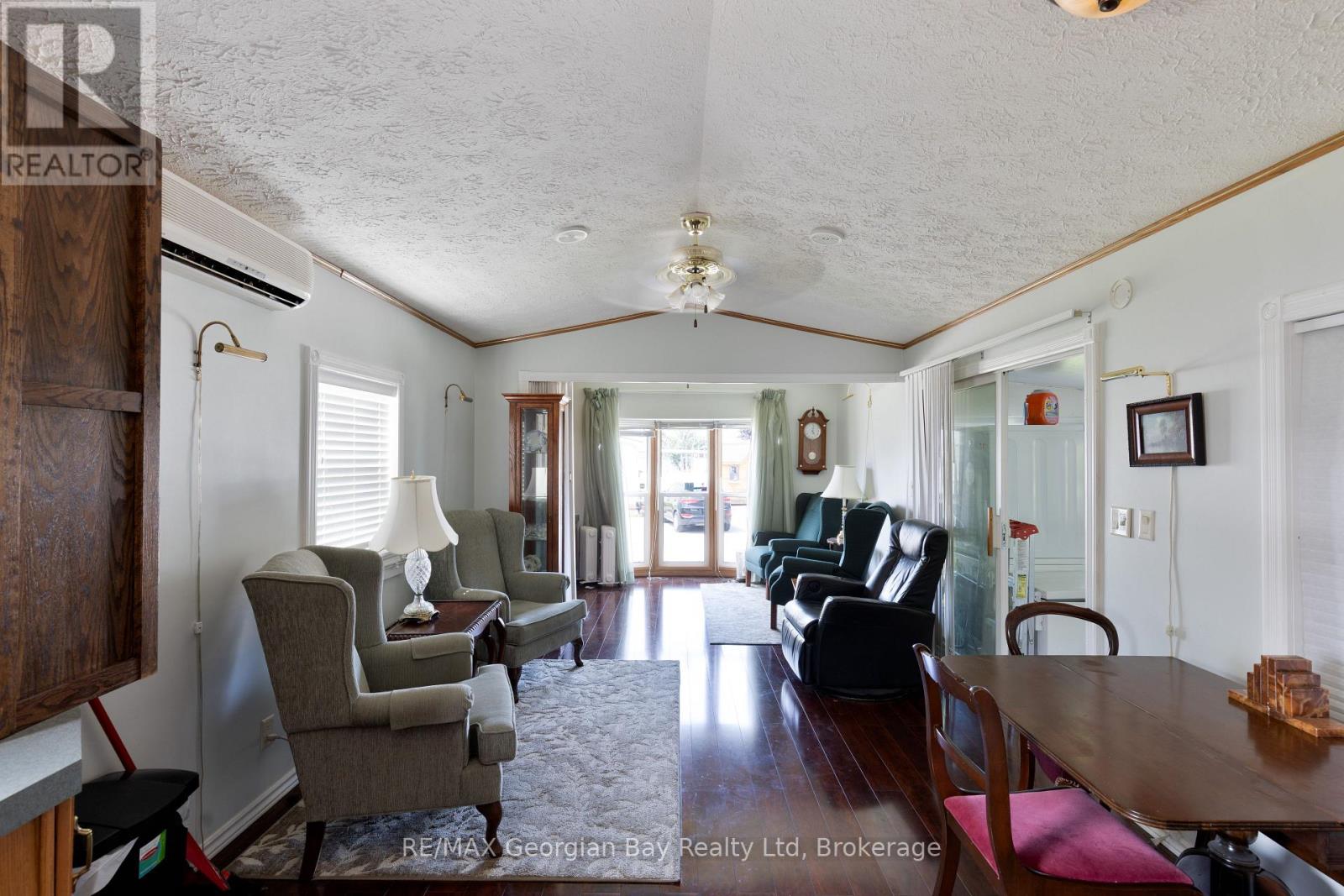 Photo 5 of 30 10 Winfield Drive, Tay ON