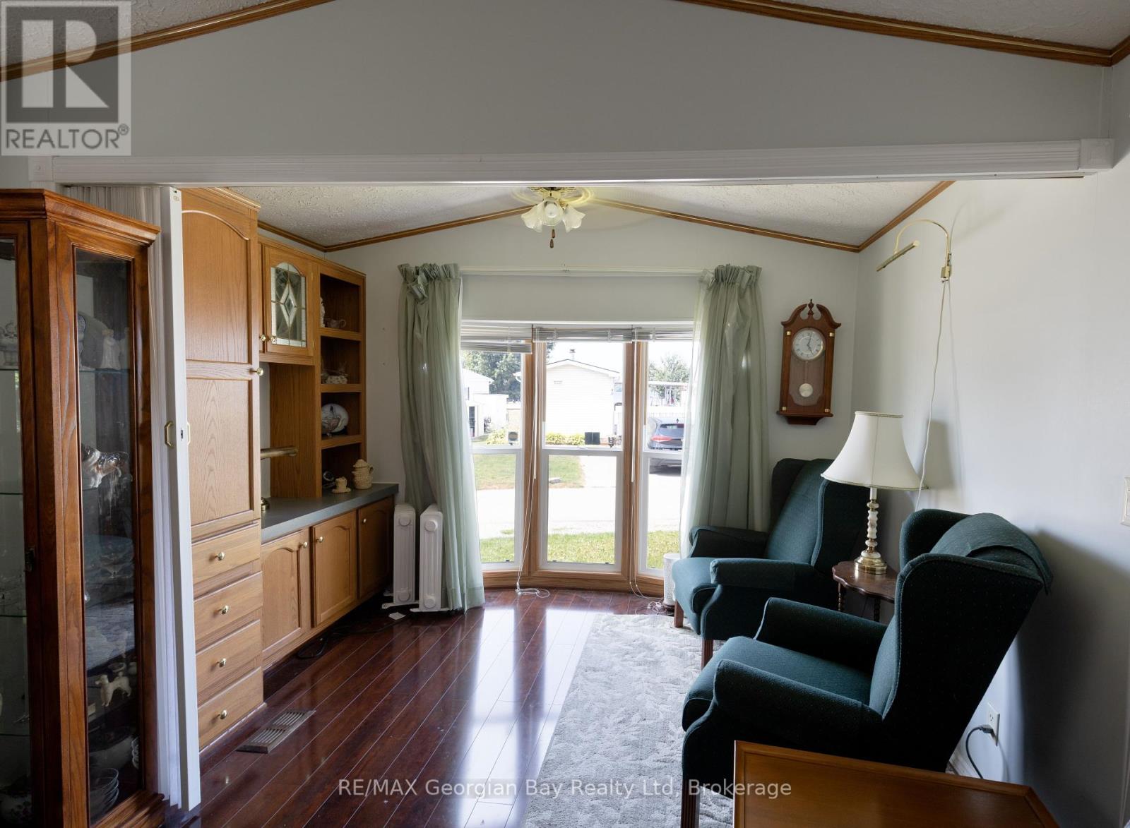Photo 6 of 30 10 Winfield Drive, Tay ON