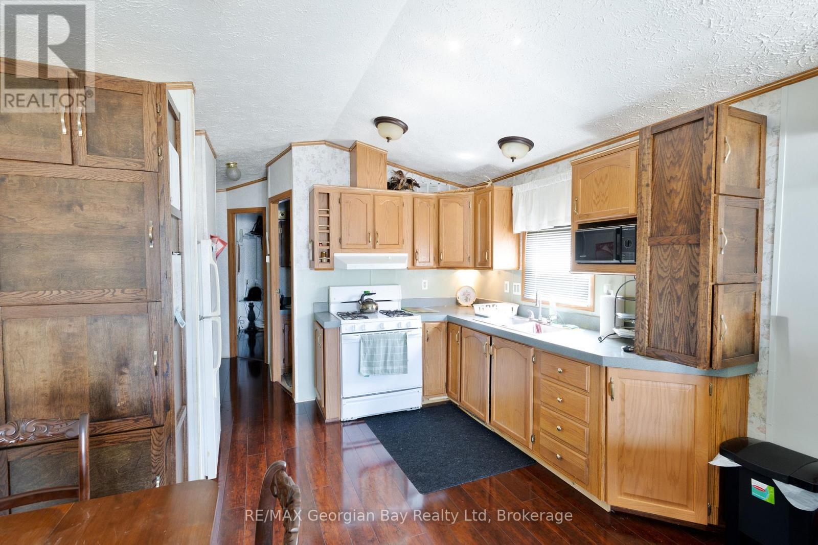 Photo 9 of 30 10 Winfield Drive, Tay ON