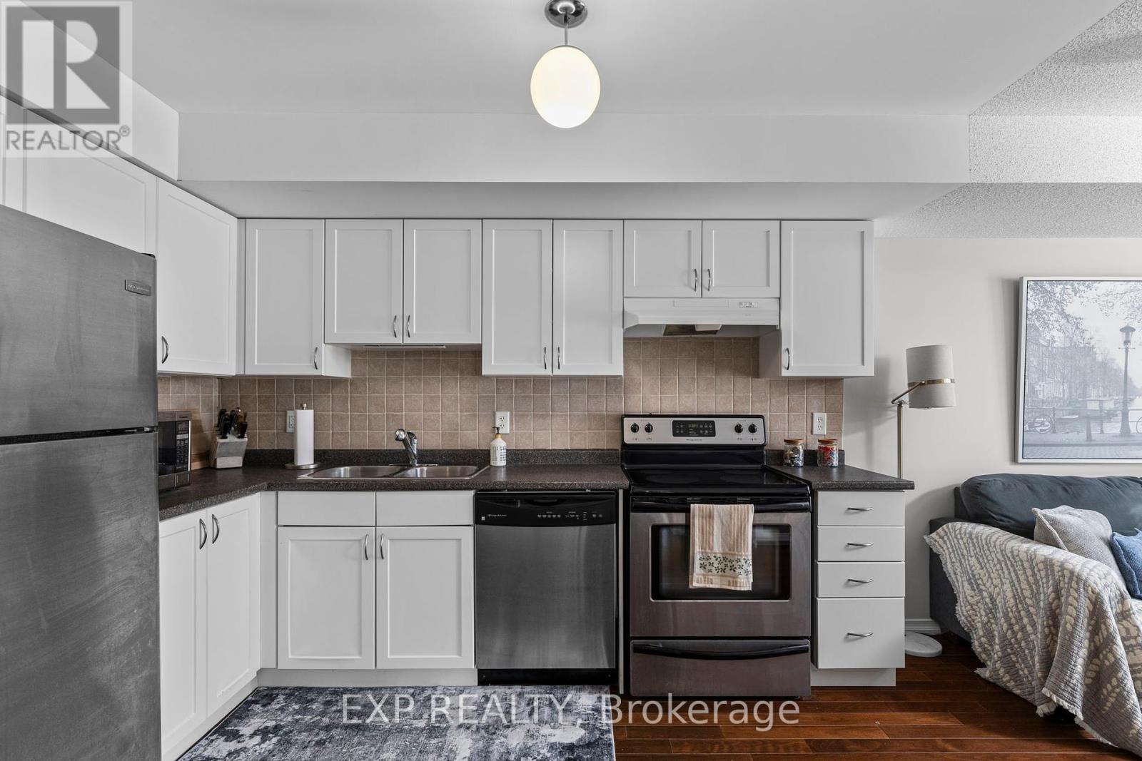 Photo 9 of 1 15 Cheltenham Road, Barrie ON