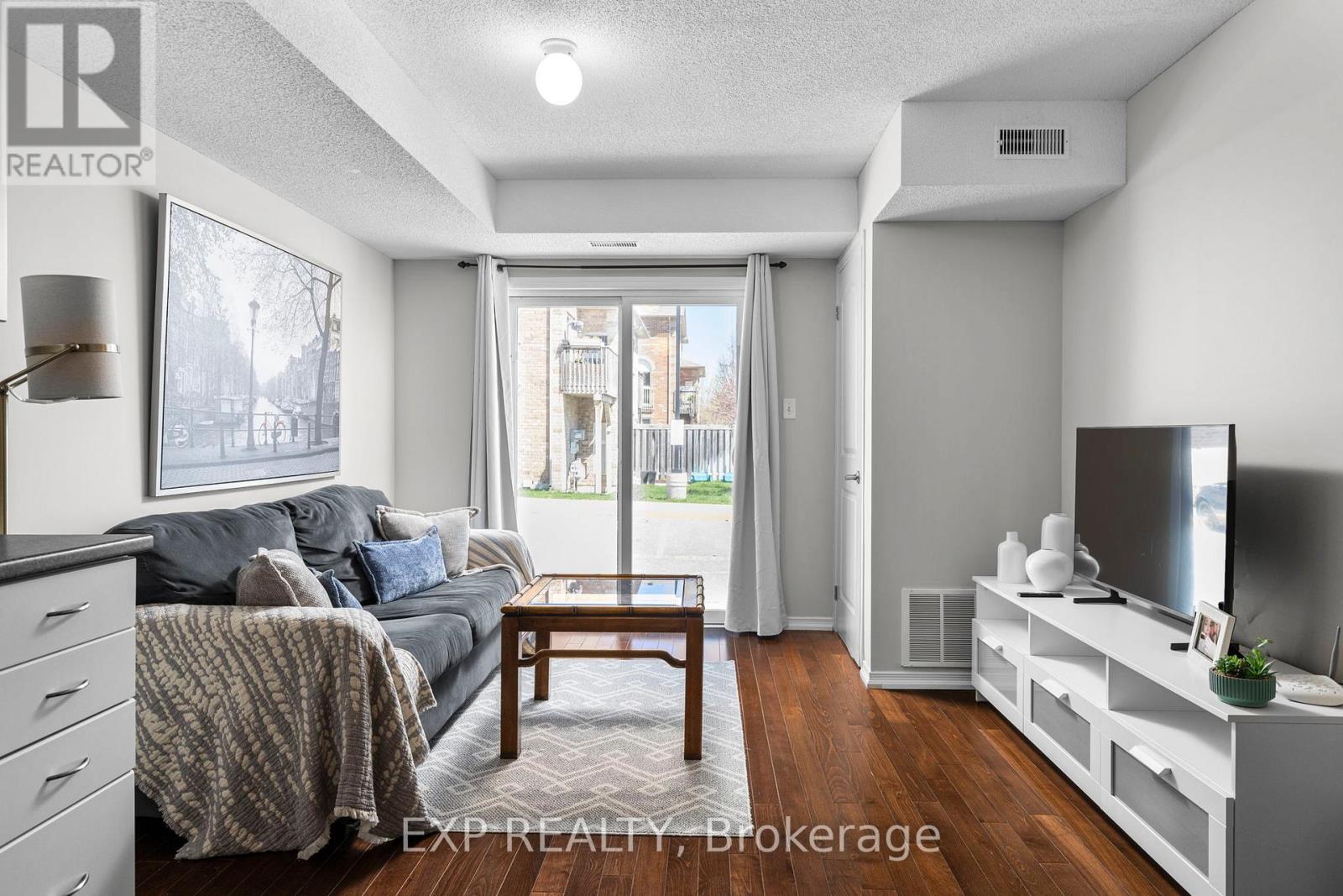 Photo 15 of 1 15 Cheltenham Road, Barrie ON