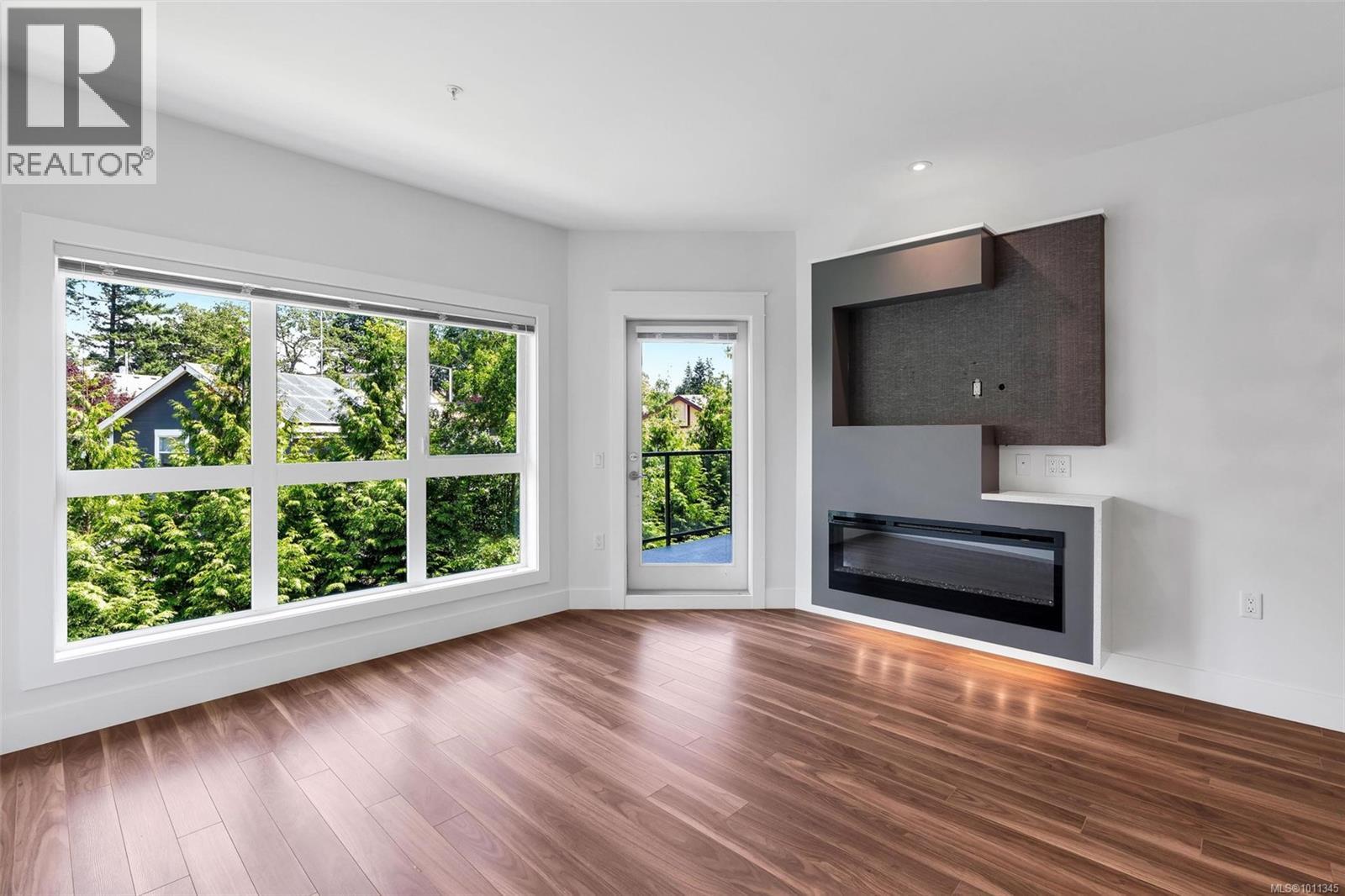 Single Family House for Sale in   Travino Lane Saanich 