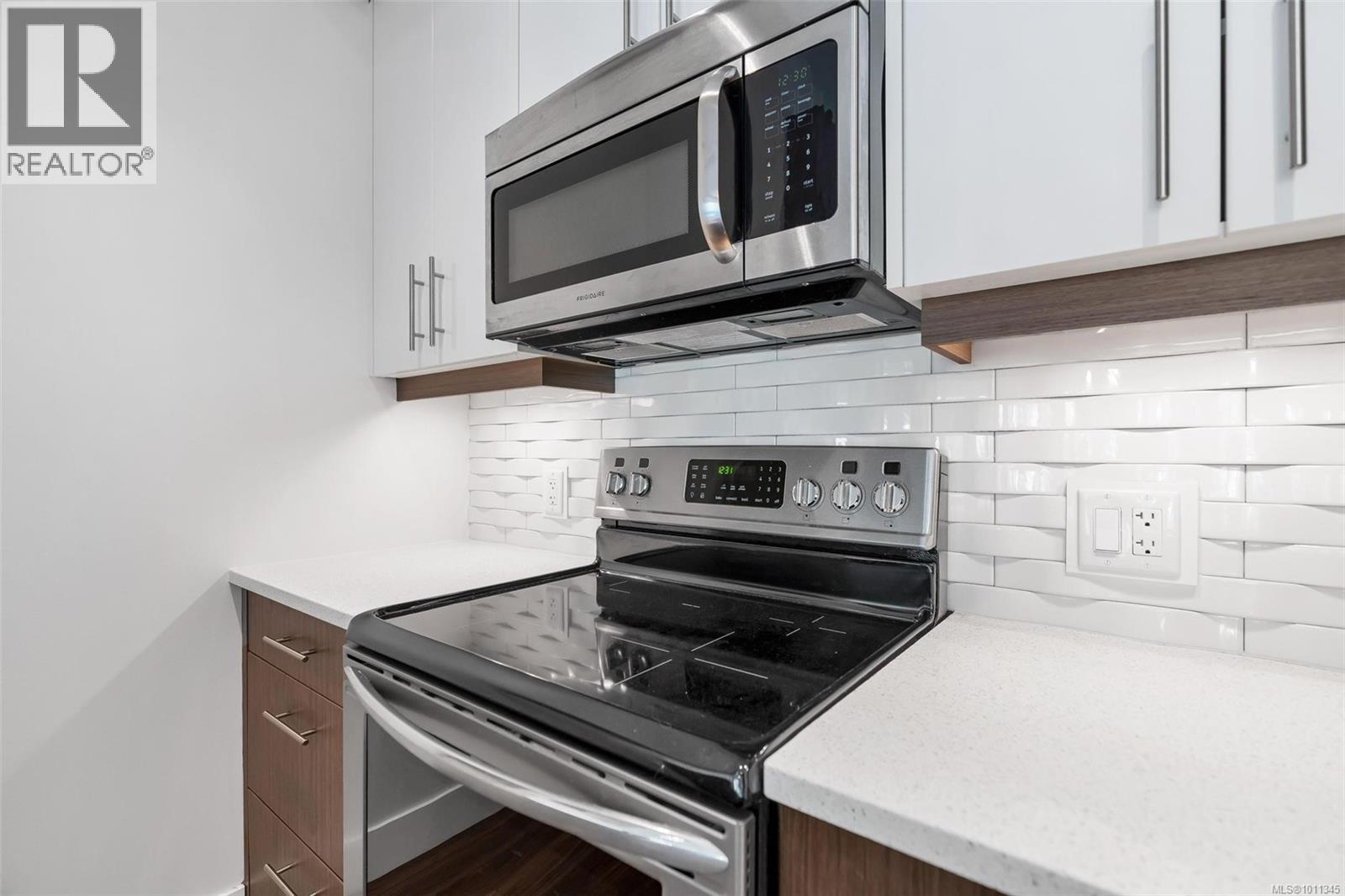 Single Family House for Sale in   Travino Lane Saanich 