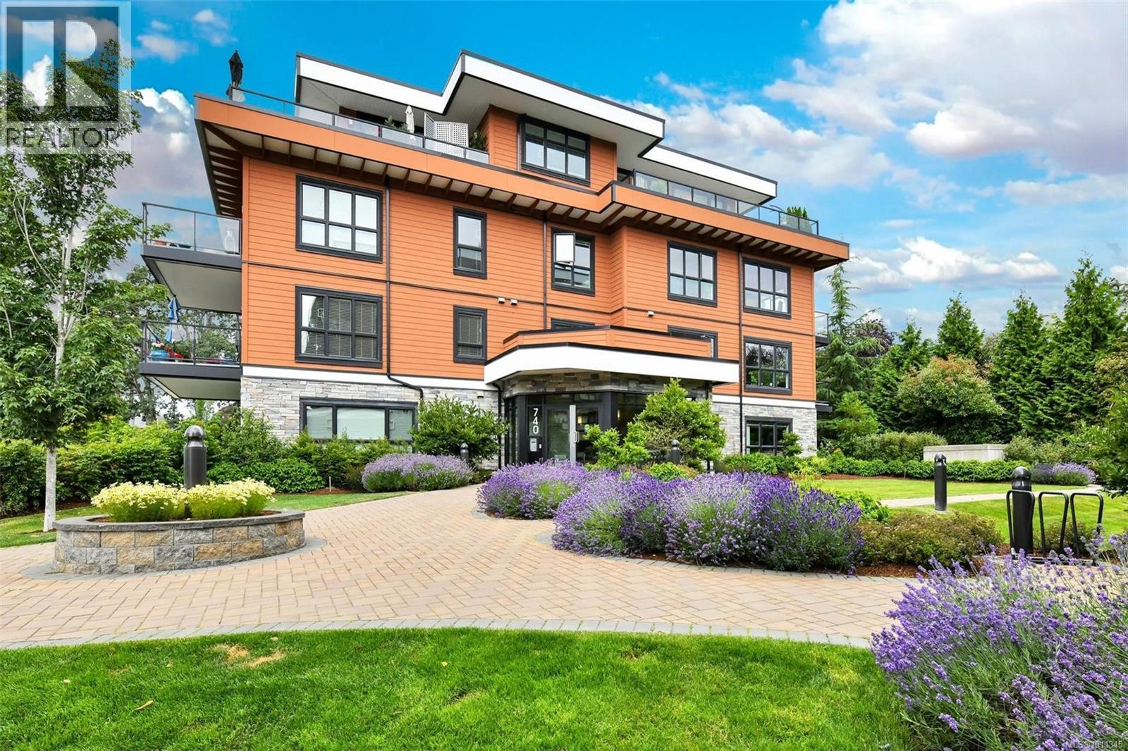 Single Family House for Sale in   Travino Lane Saanich 