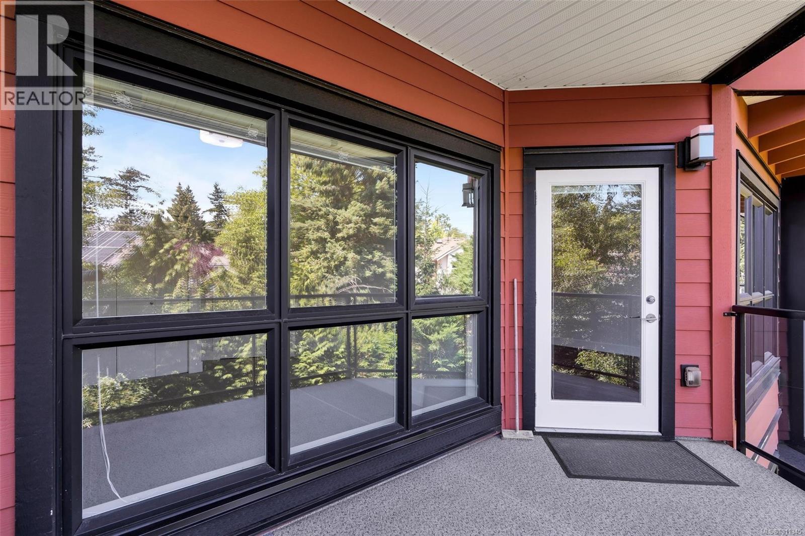 Single Family House for Sale in   Travino Lane Saanich 