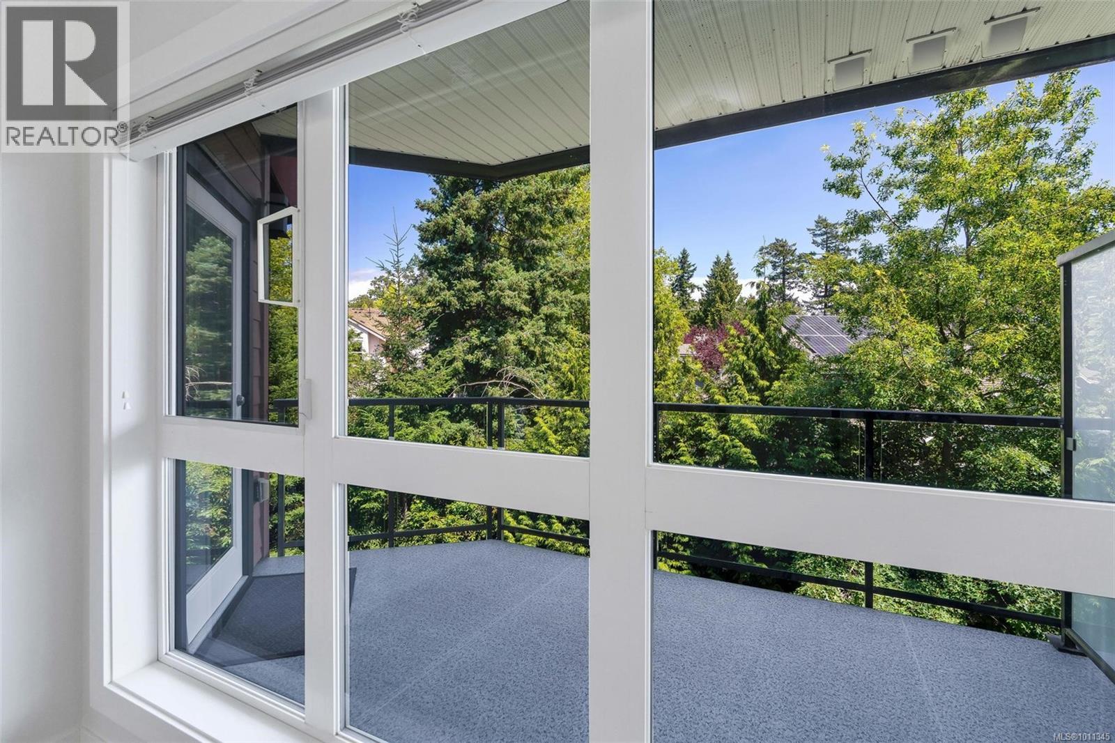 Single Family House for Sale in   Travino Lane Saanich 