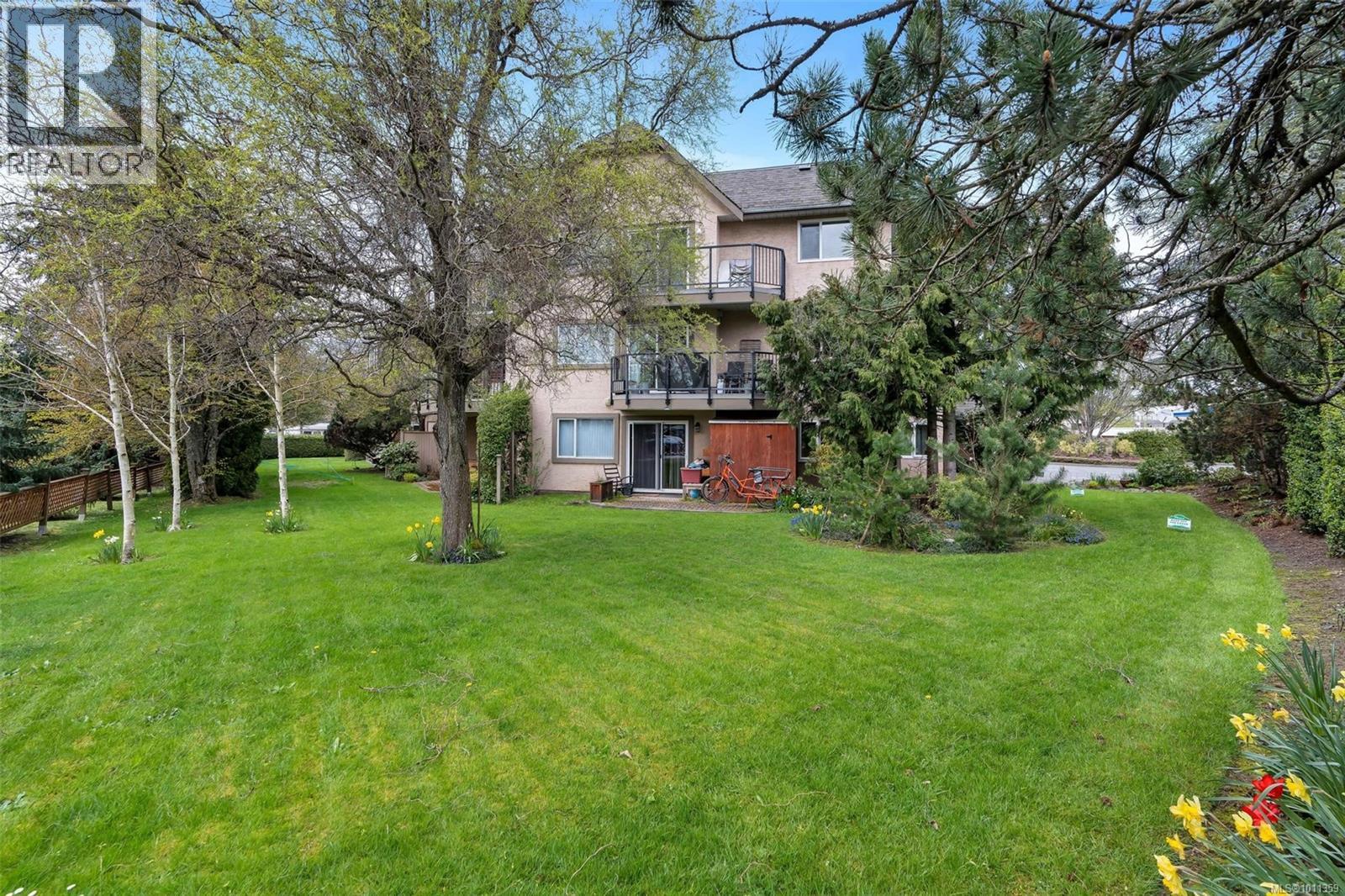 Photo 5 of 205 7070 West Saanich Rd, Central Saanich BC