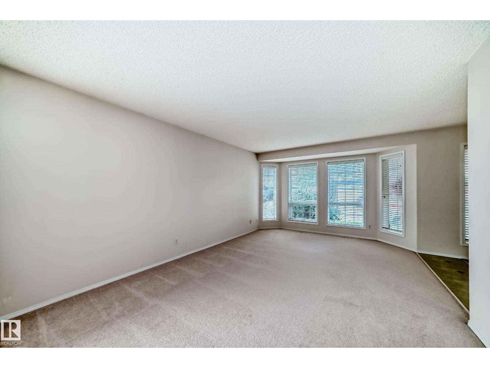 Photo 18 of 17215 88 St Nw, Edmonton AB