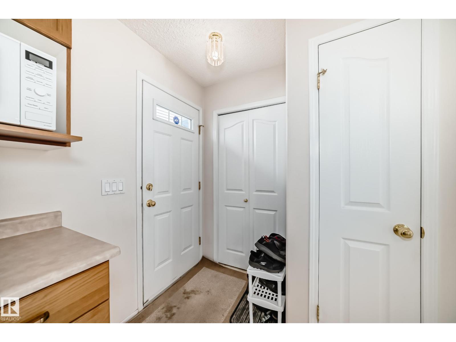 Photo 8 of 17215 88 St Nw, Edmonton AB