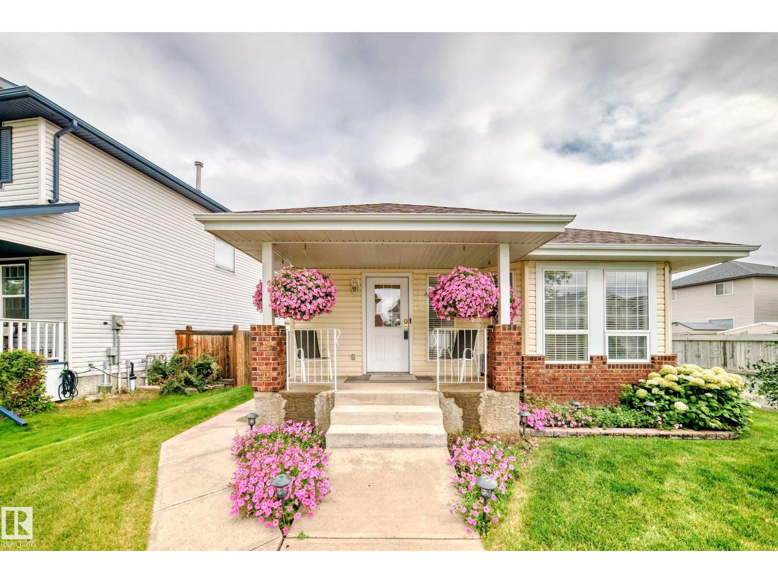 Photo 13 of 17215 88 St Nw, Edmonton AB