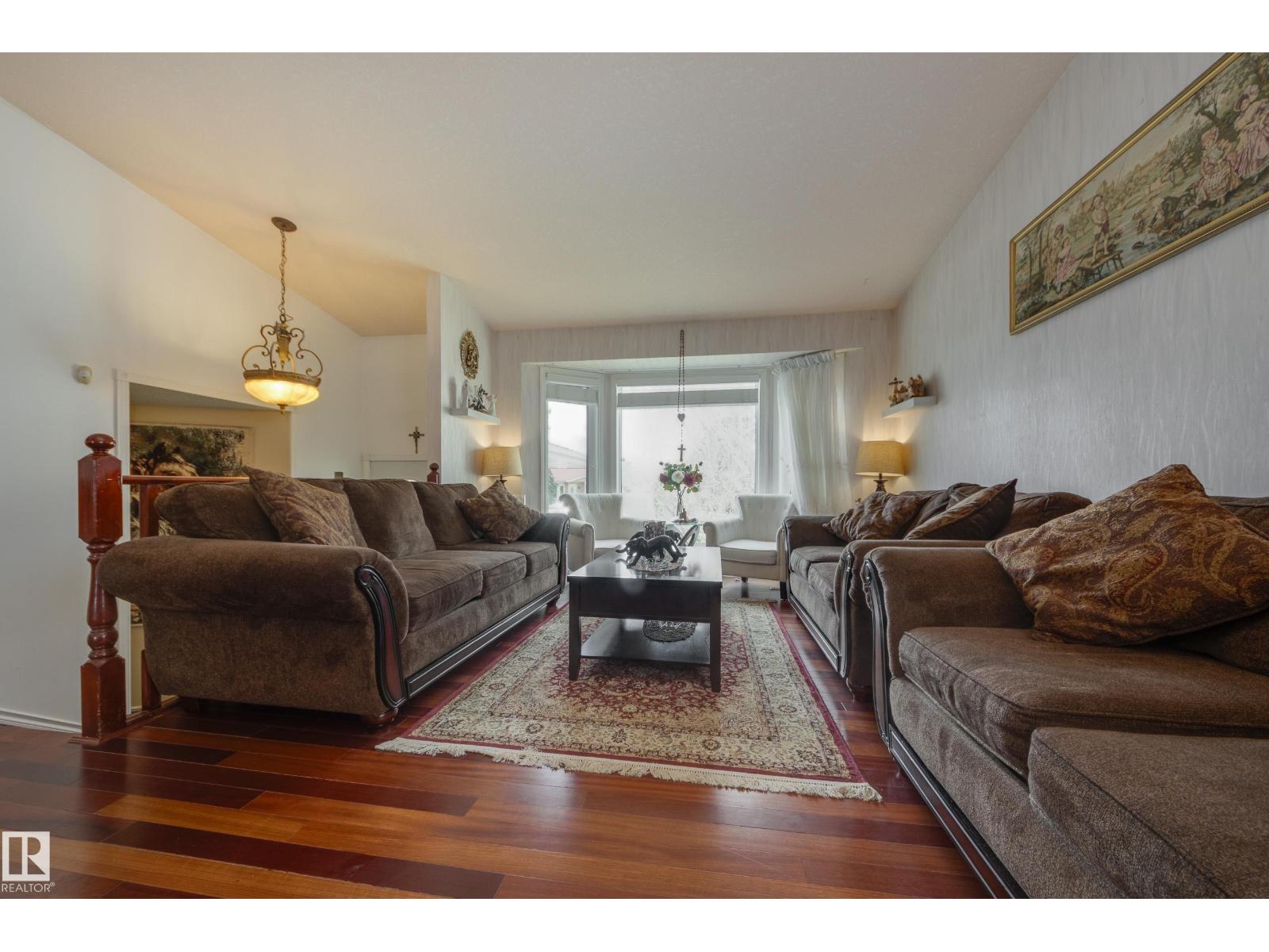 Photo 5 of 6217 13 Av Nw, Edmonton AB
