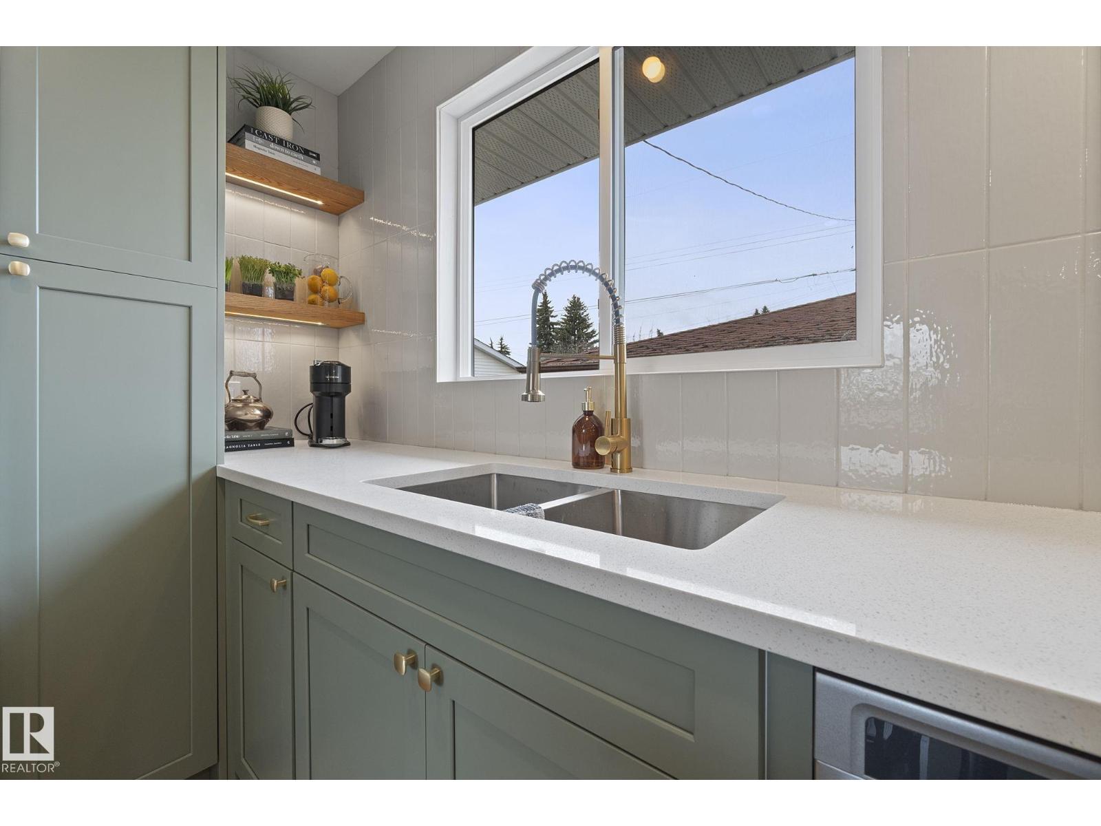 Photo 35 of 9444 74 St Nw, Edmonton AB