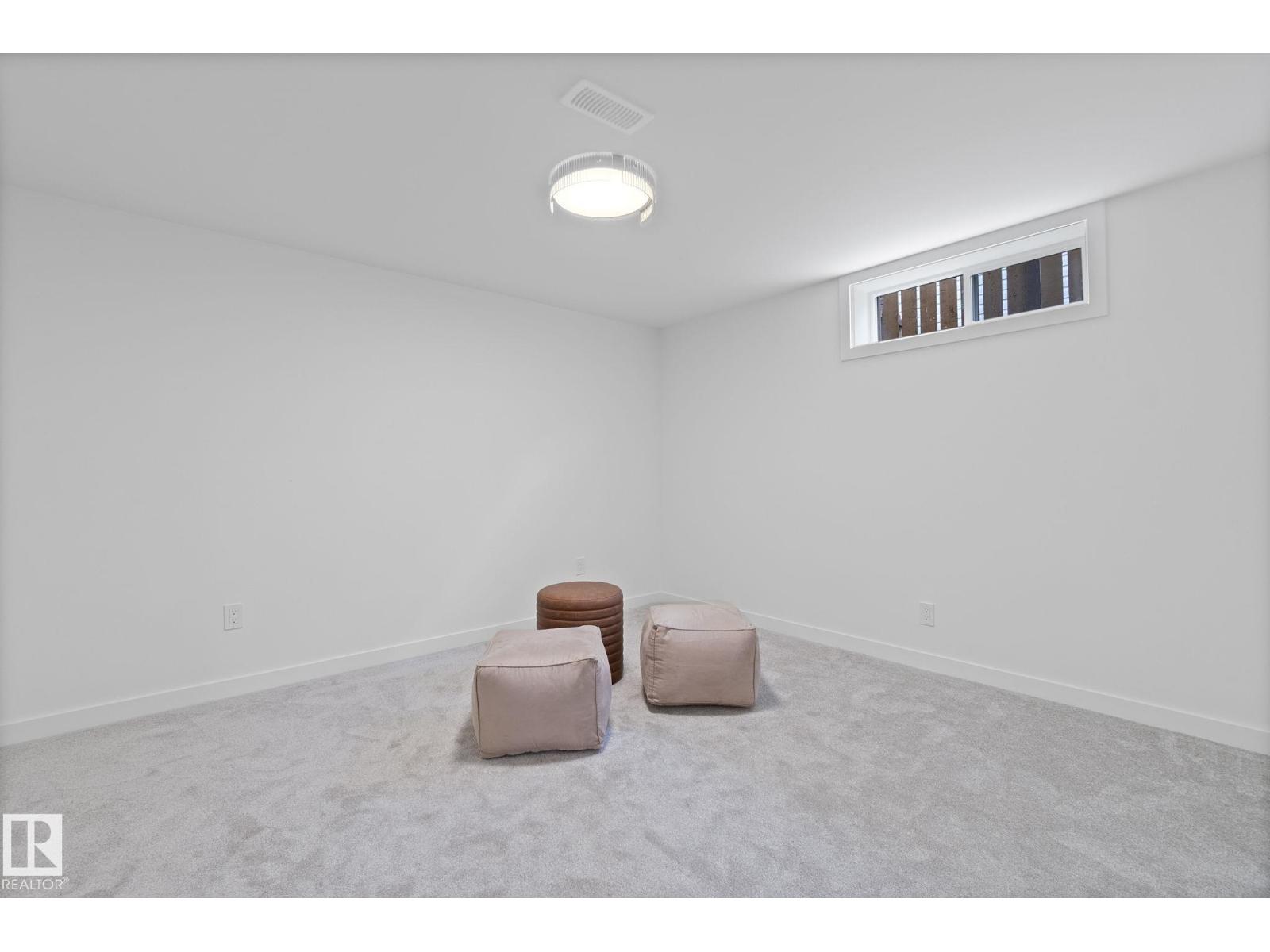 Photo 8 of 9444 74 St Nw, Edmonton AB