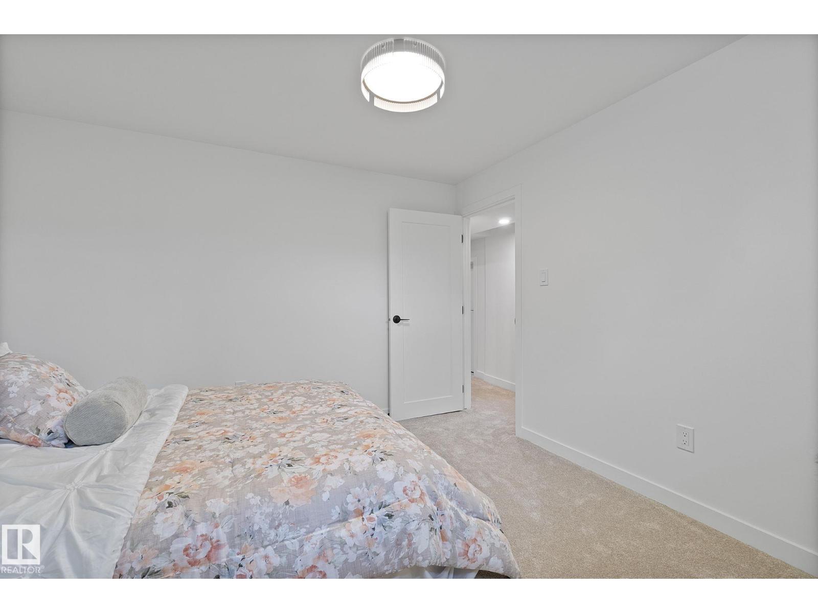 Photo 2 of 9444 74 St Nw, Edmonton AB