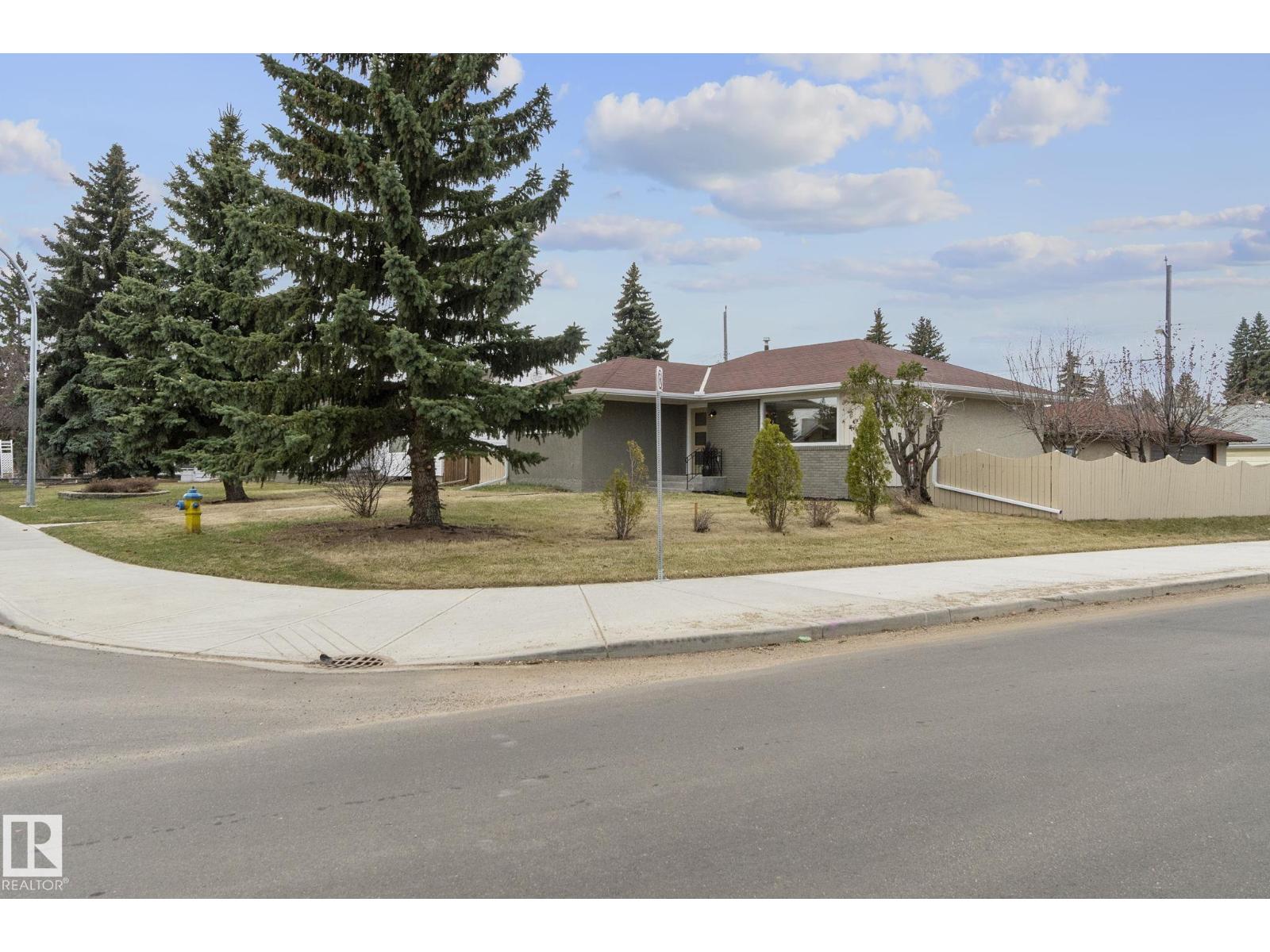 Photo 26 of 9444 74 St Nw, Edmonton AB