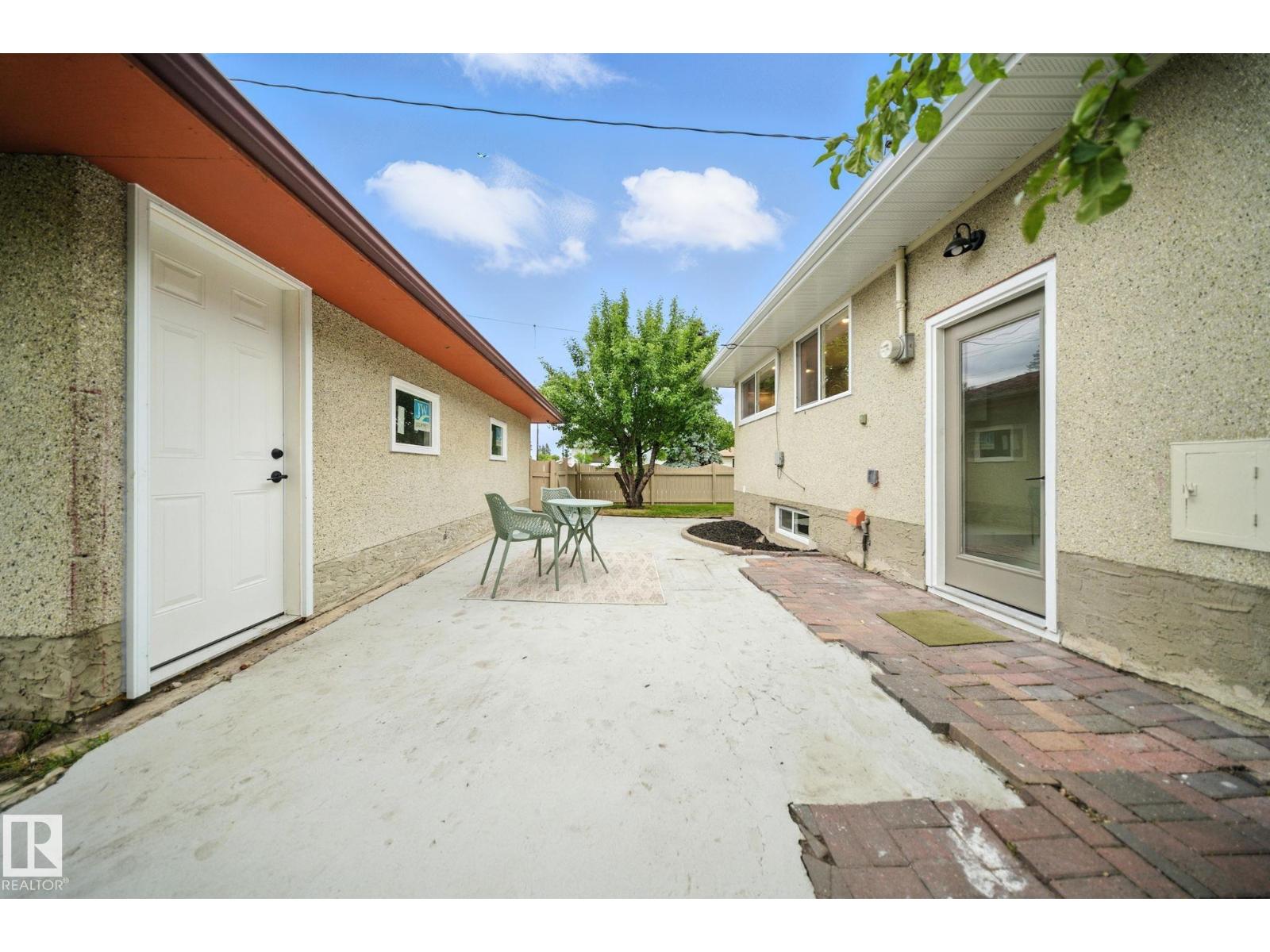 Photo 25 of 9444 74 St Nw, Edmonton AB