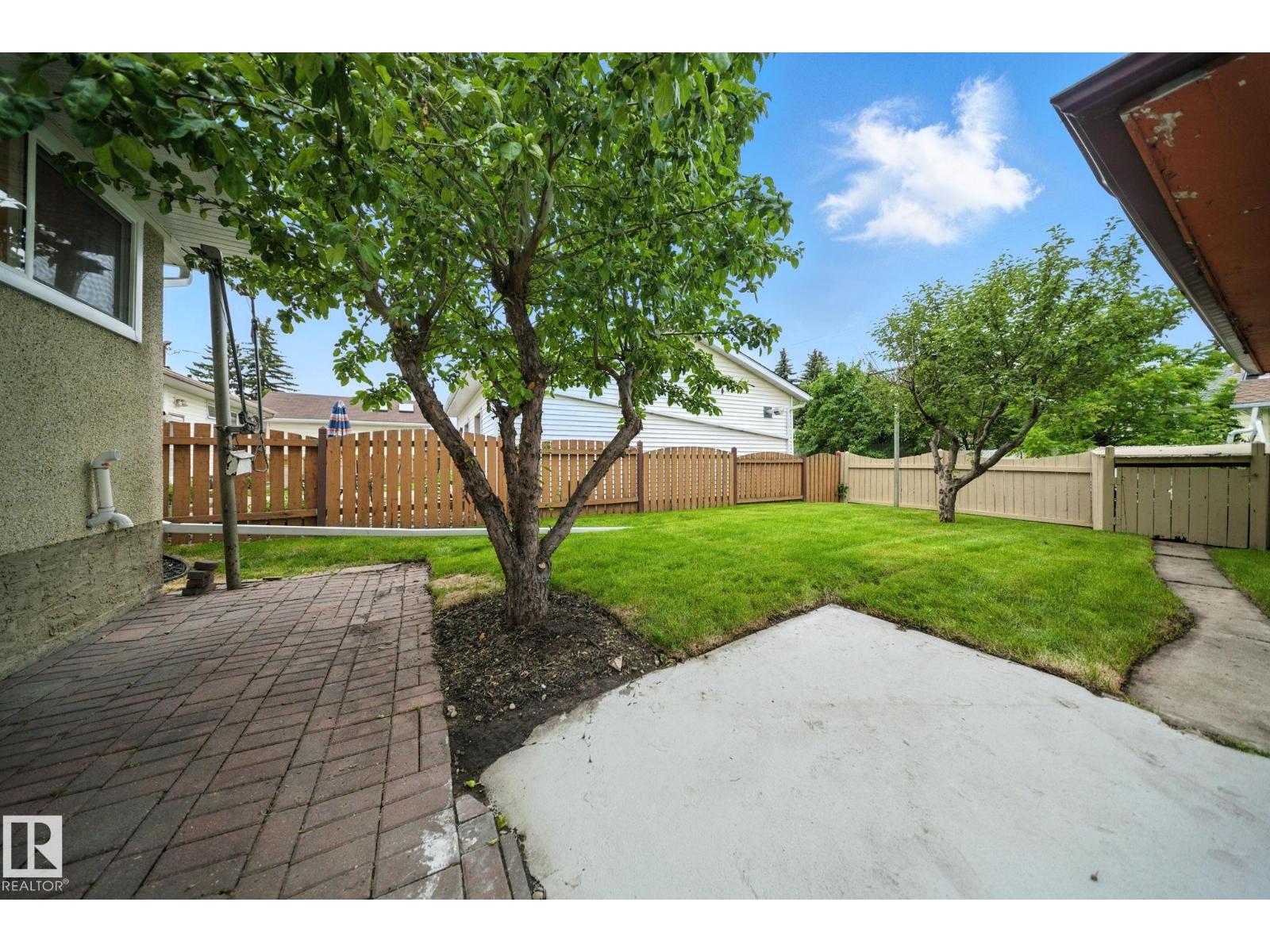 Photo 18 of 9444 74 St Nw, Edmonton AB